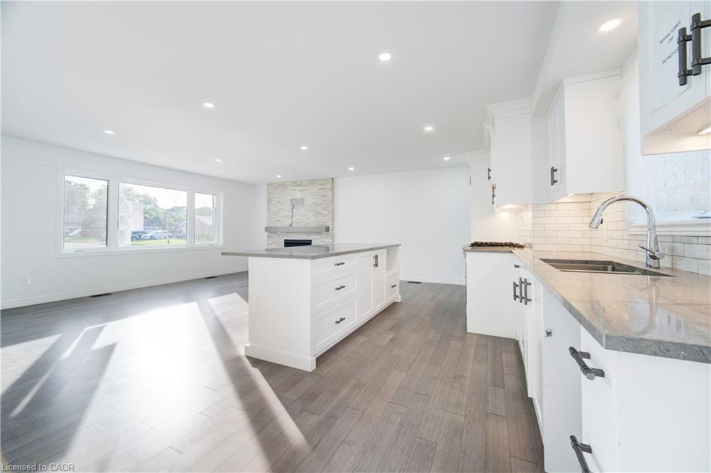 25 Patterson Avenue, Brantford, ON - Indoor Photo Showing Kitchen With Upgraded Kitchen