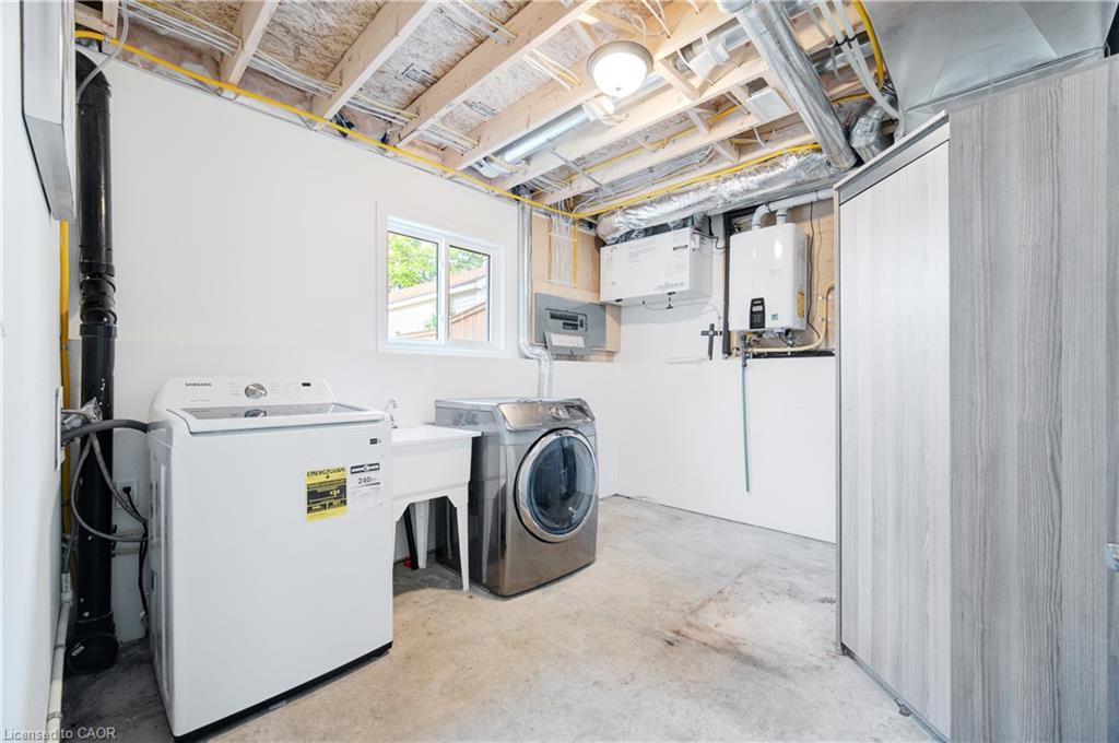 25 Patterson Avenue, Brantford, ON - Indoor Photo Showing Laundry Room