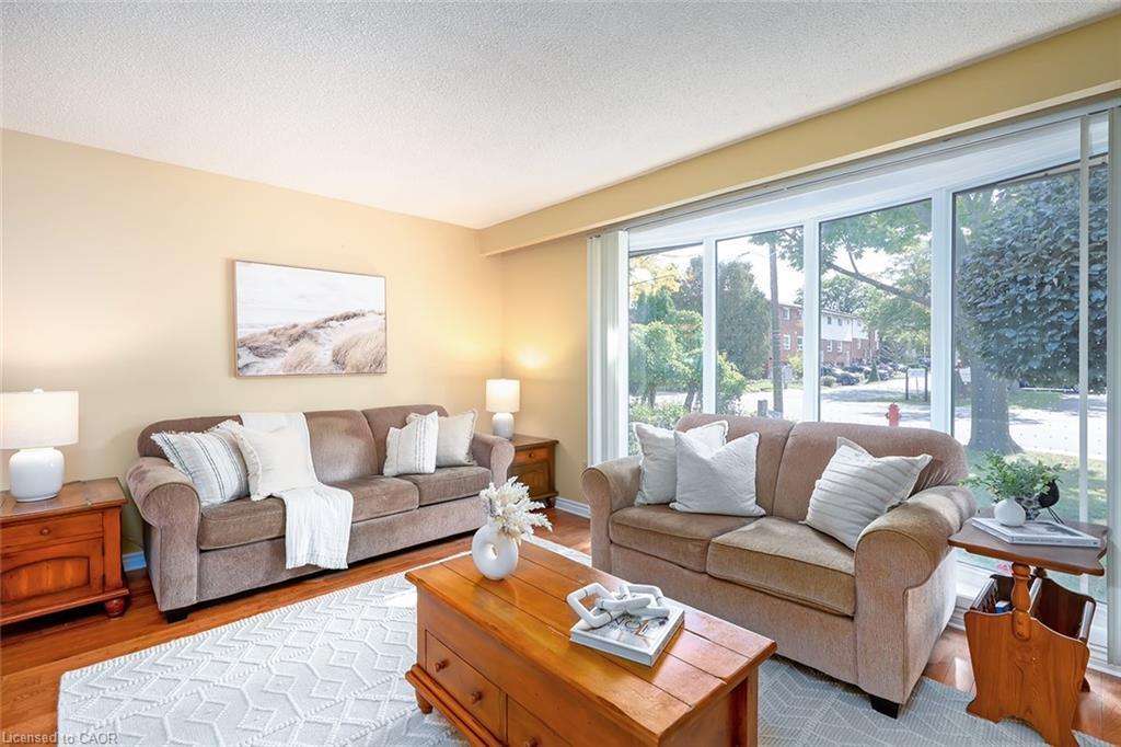 177 Lavina Crescent, Hamilton, ON - Indoor Photo Showing Living Room
