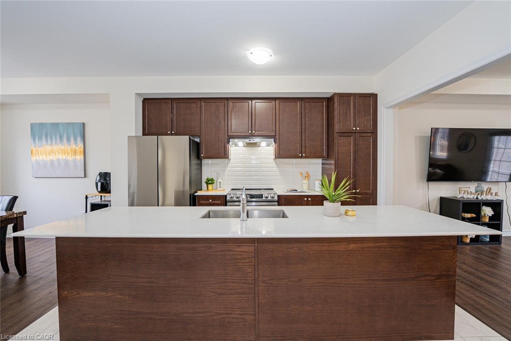 09-68 First Street, Orangeville, ON - Indoor Photo Showing Kitchen With Double Sink With Upgraded Kitchen