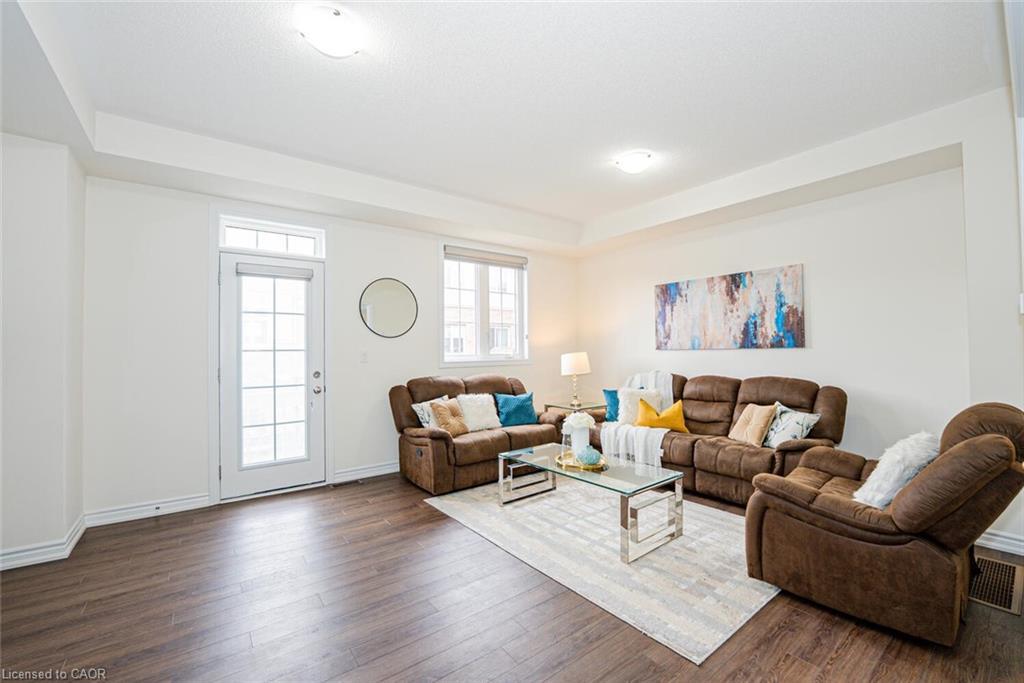 09-68 First Street, Orangeville, ON - Indoor Photo Showing Living Room