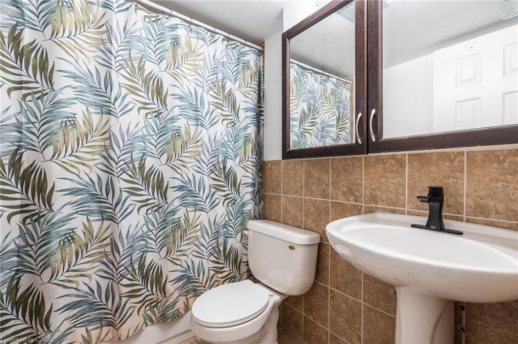 803-851 Queenston Road, Hamilton, ON - Indoor Photo Showing Bathroom