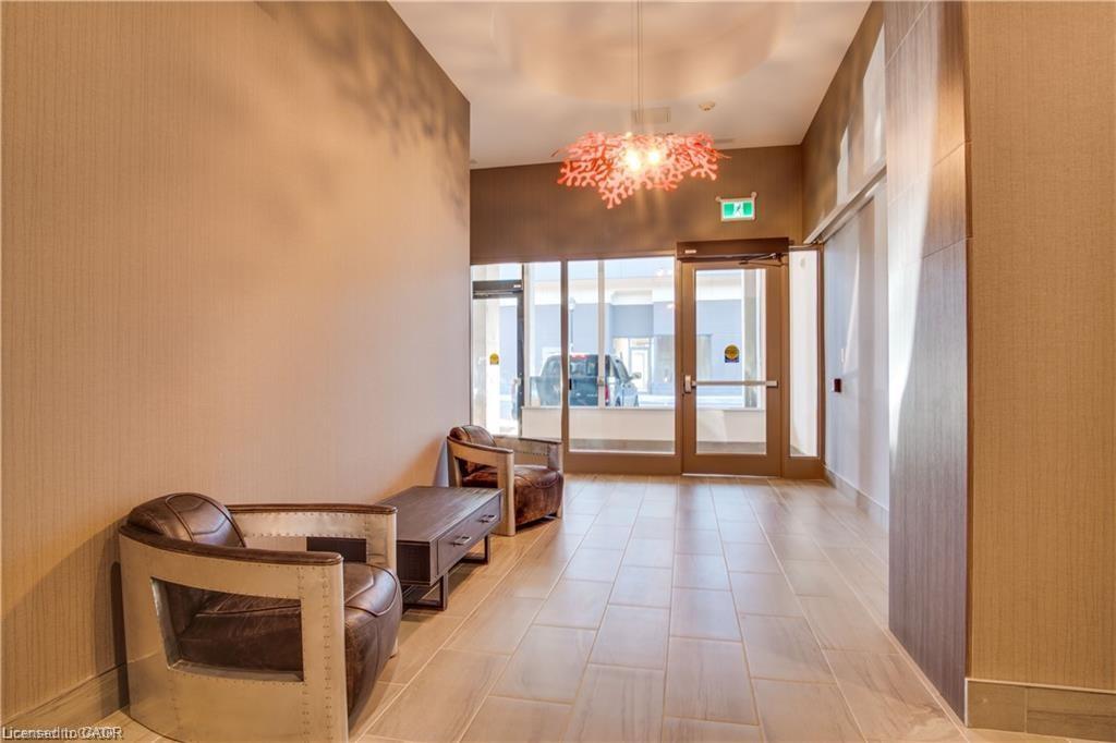 605-560 North Service Road, Grimsby, ON - Indoor Photo Showing Other Room