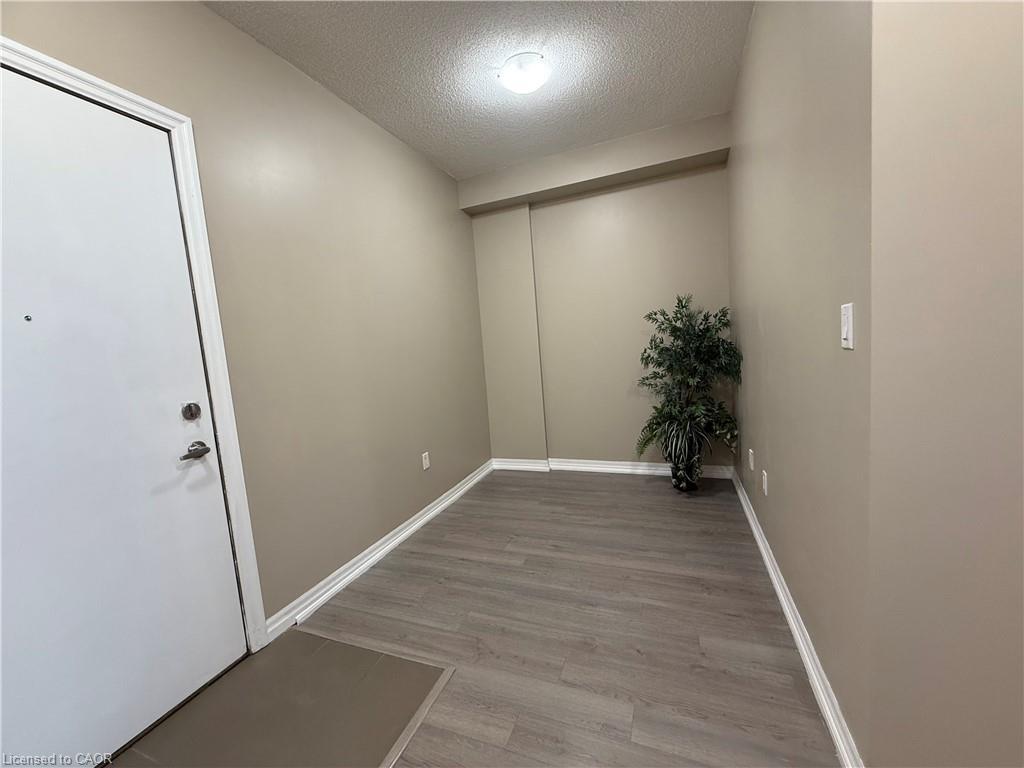 605-560 North Service Road, Grimsby, ON - Indoor Photo Showing Other Room