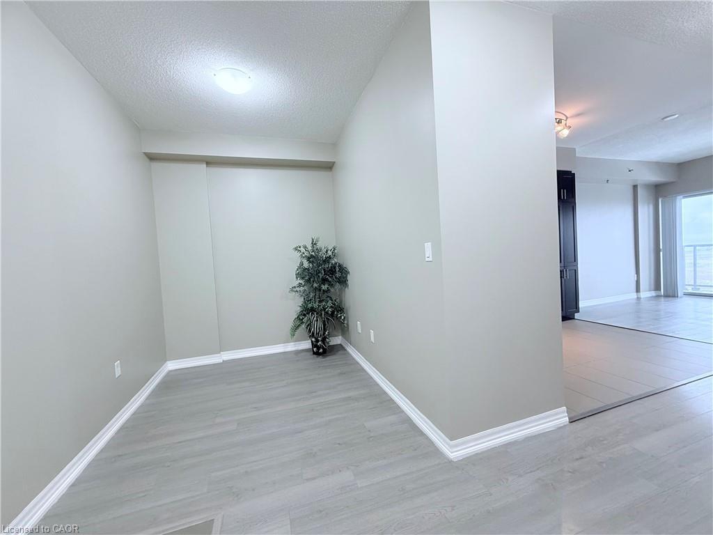 605-560 North Service Road, Grimsby, ON - Indoor Photo Showing Other Room
