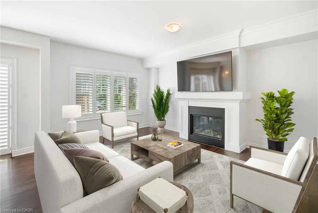 7 Windsor Circle, Niagara-On-The-Lake, ON - Indoor Photo Showing Living Room With Fireplace
