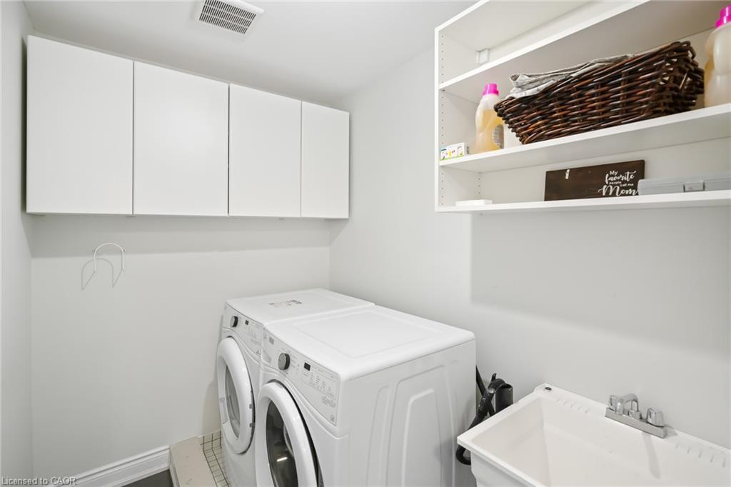 7 Windsor Circle, Niagara-On-The-Lake, ON - Indoor Photo Showing Laundry Room