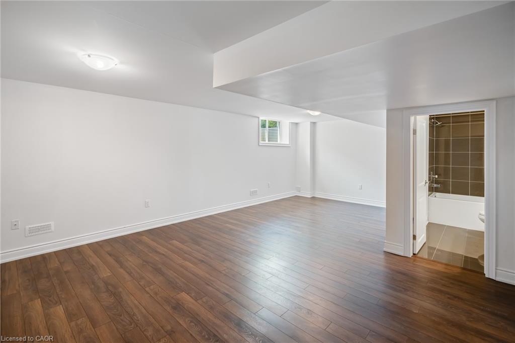 7 Windsor Circle, Niagara-On-The-Lake, ON - Indoor Photo Showing Other Room