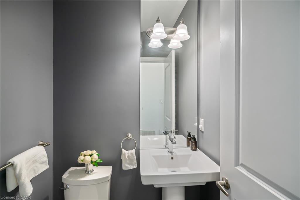 7 Windsor Circle, Niagara-On-The-Lake, ON - Indoor Photo Showing Bathroom