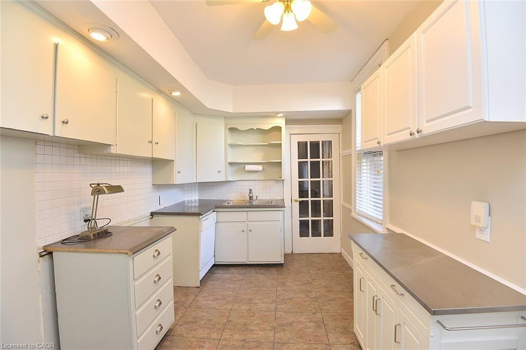 185 Market Street, Hamilton, ON - Indoor Photo Showing Kitchen