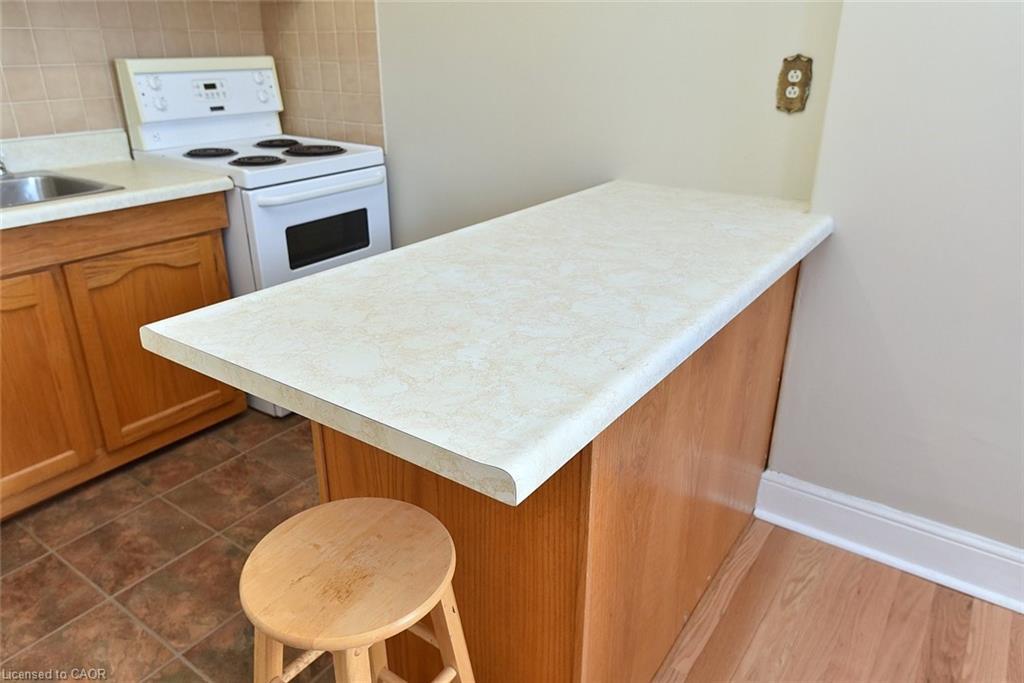 185 Market Street, Hamilton, ON - Indoor Photo Showing Kitchen