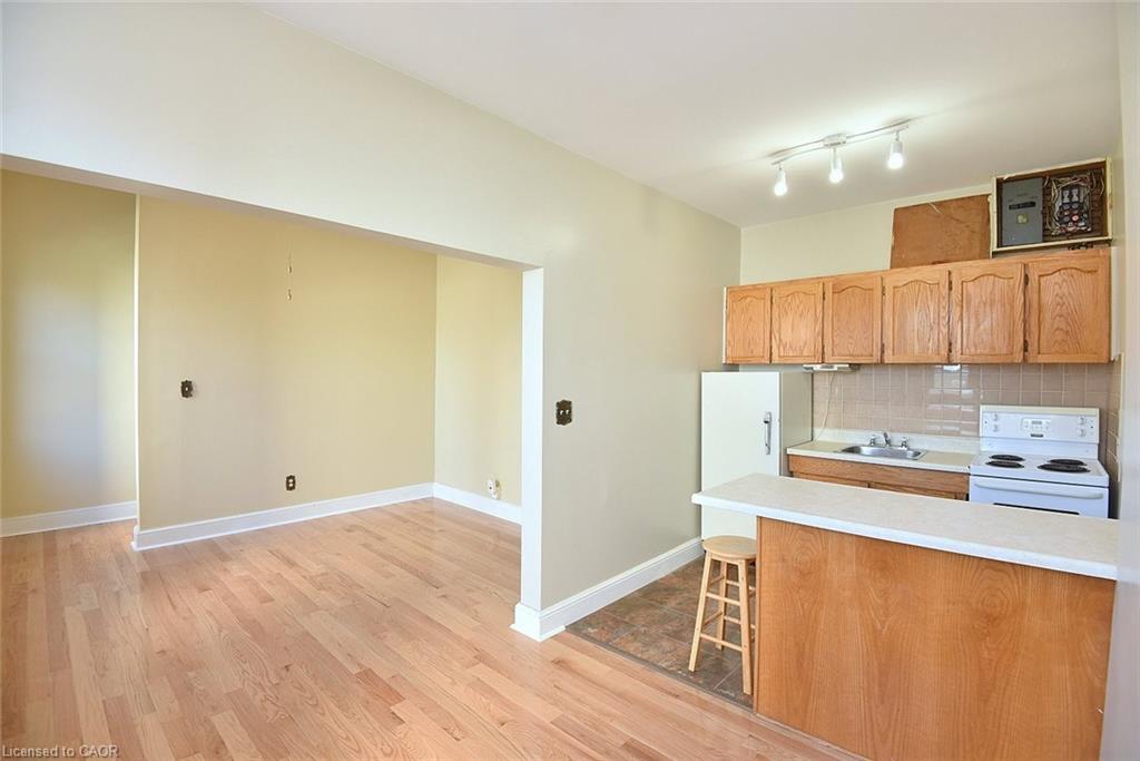 185 Market Street, Hamilton, ON - Indoor Photo Showing Kitchen