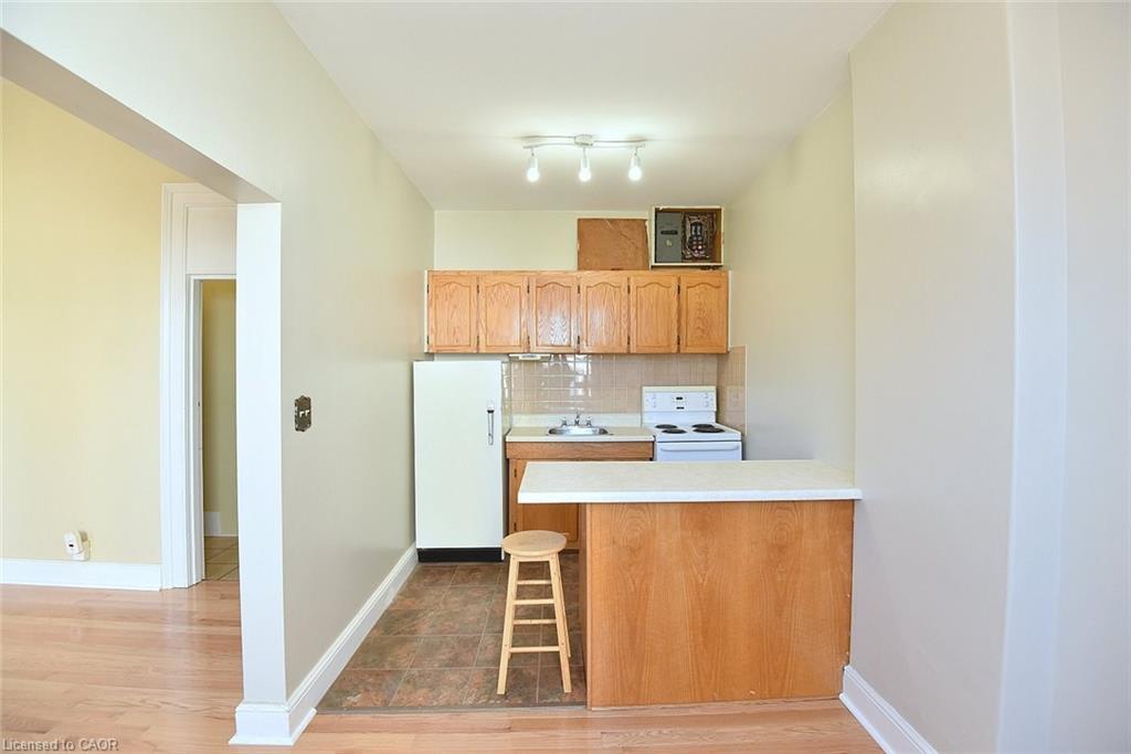 185 Market Street, Hamilton, ON - Indoor Photo Showing Kitchen