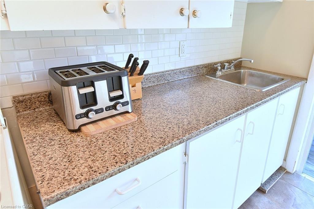185 Market Street, Hamilton, ON - Indoor Photo Showing Kitchen