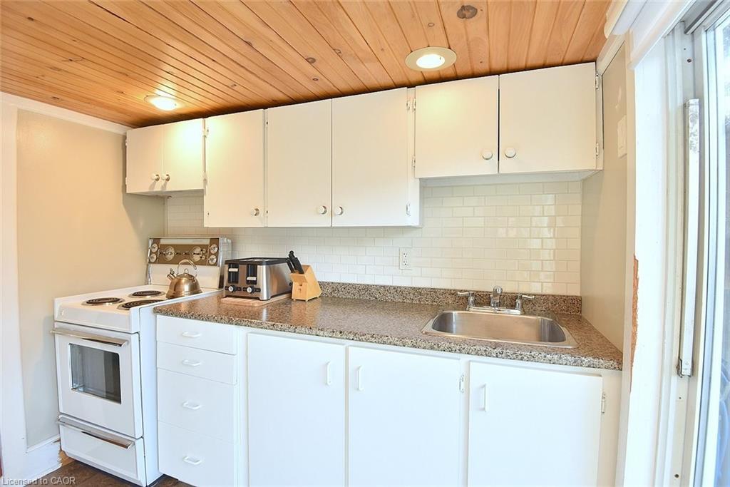 185 Market Street, Hamilton, ON - Indoor Photo Showing Kitchen