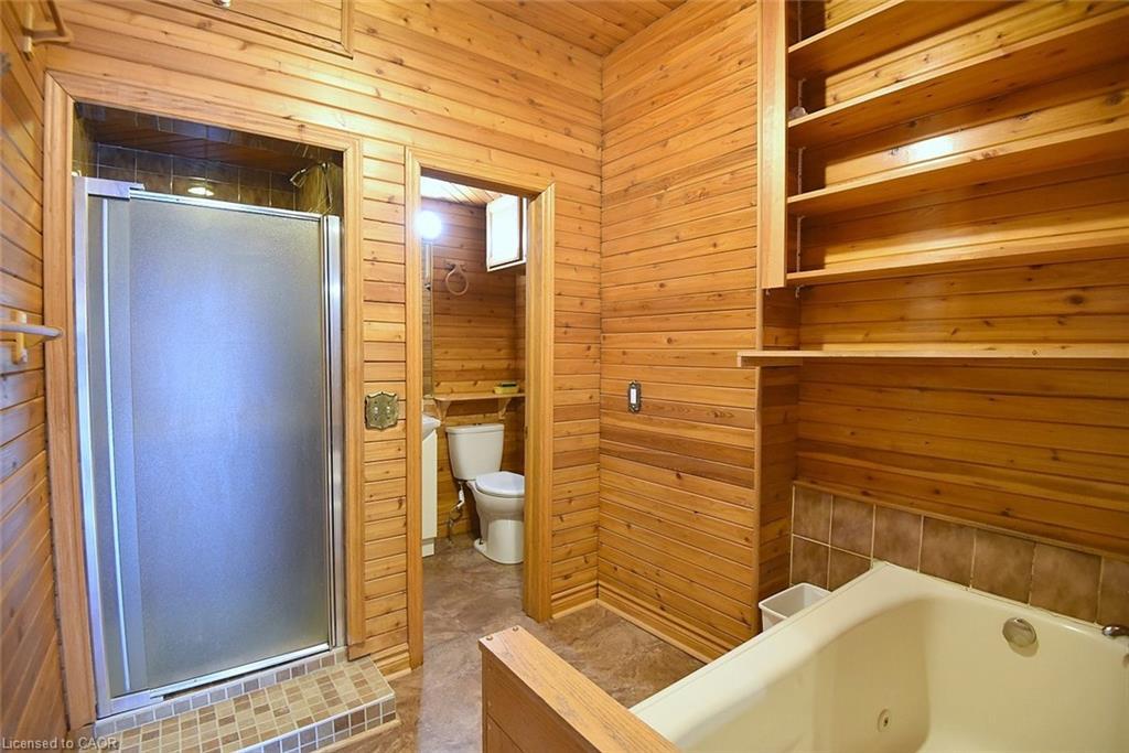 185 Market Street, Hamilton, ON - Indoor Photo Showing Bathroom