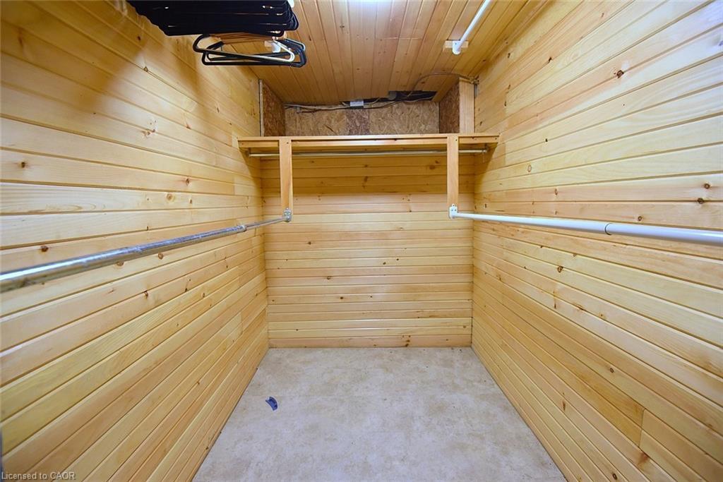 185 Market Street, Hamilton, ON - Indoor Photo Showing Garage