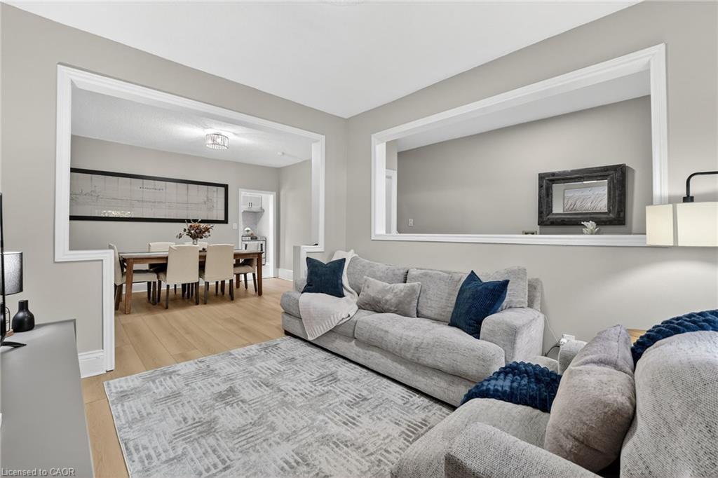 56 Francis Street, Hamilton, ON - Indoor Photo Showing Living Room