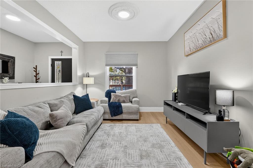 56 Francis Street, Hamilton, ON - Indoor Photo Showing Living Room