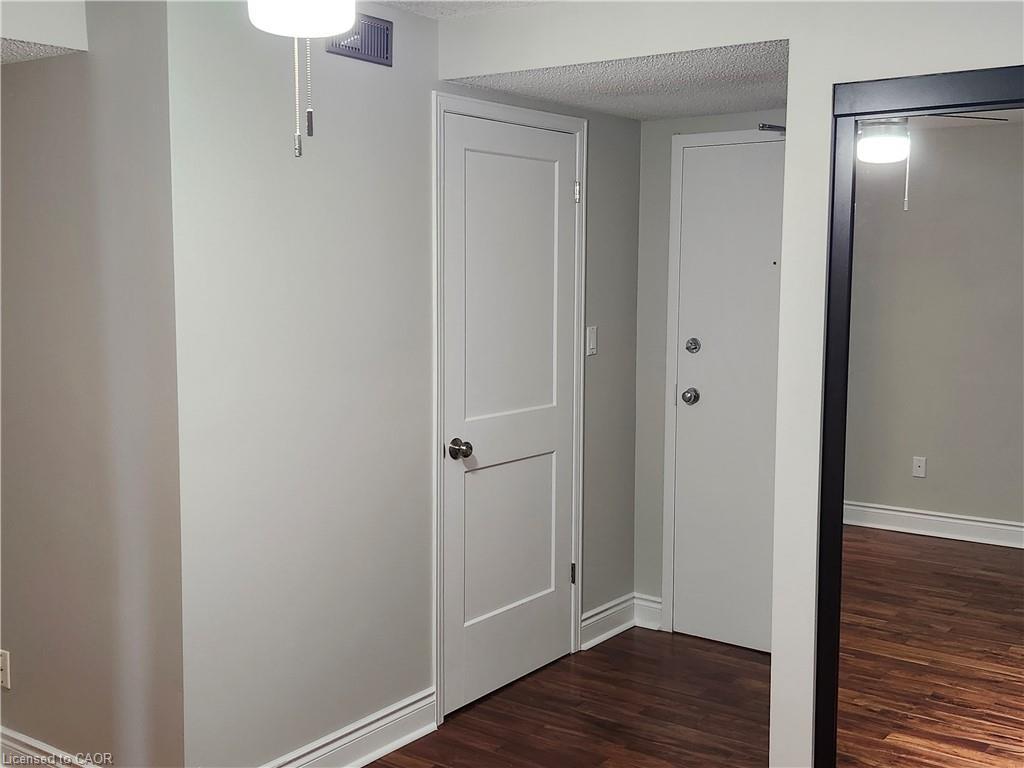 223-895 Maple Avenue, Burlington, ON - Indoor Photo Showing Other Room