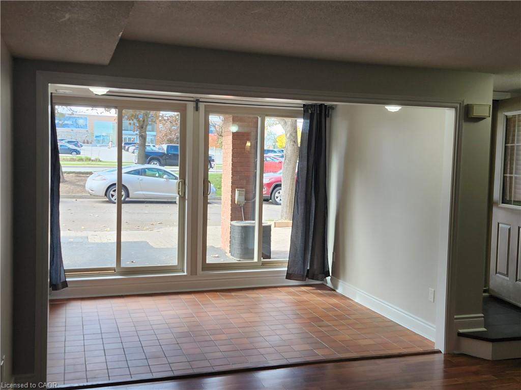 223-895 Maple Avenue, Burlington, ON - Indoor Photo Showing Other Room