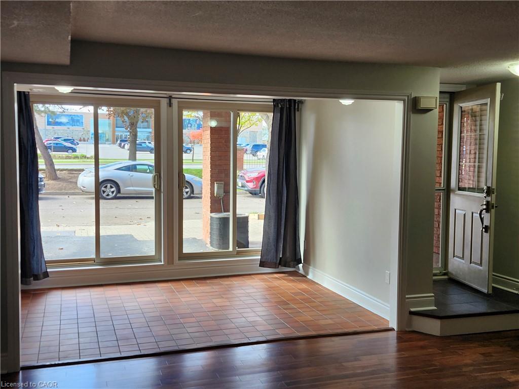 223-895 Maple Avenue, Burlington, ON - Indoor Photo Showing Other Room