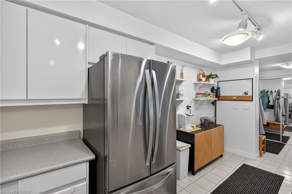 811-1276 Maple Crossing Boulevard, Burlington, ON - Indoor