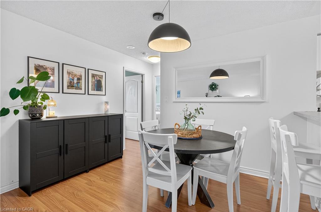 811-1276 Maple Crossing Boulevard, Burlington, ON - Indoor Photo Showing Dining Room