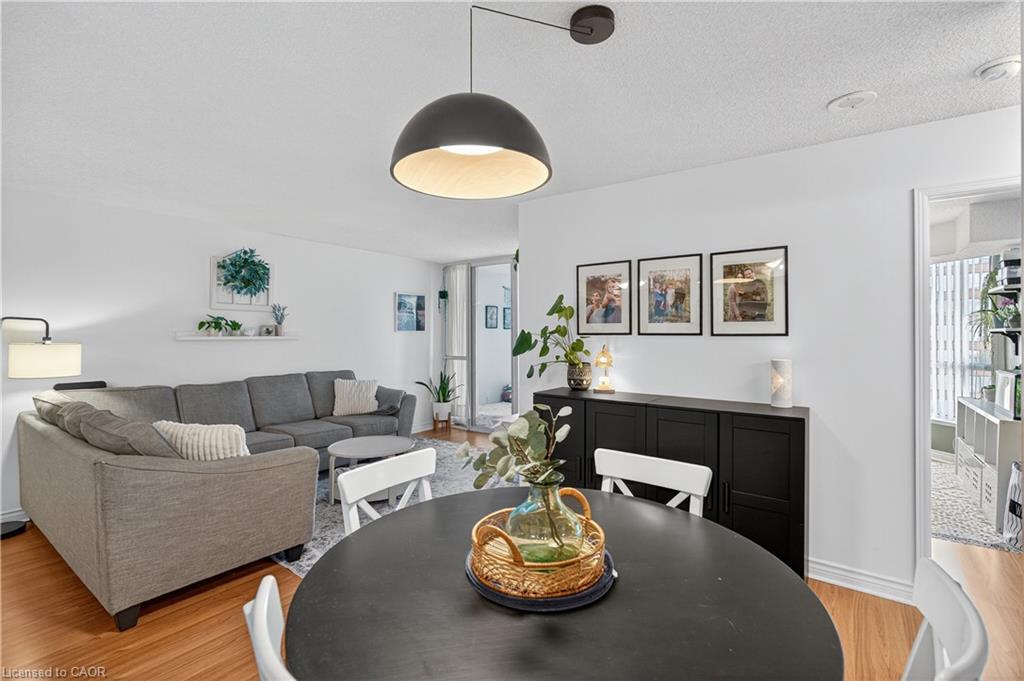 811-1276 Maple Crossing Boulevard, Burlington, ON - Indoor