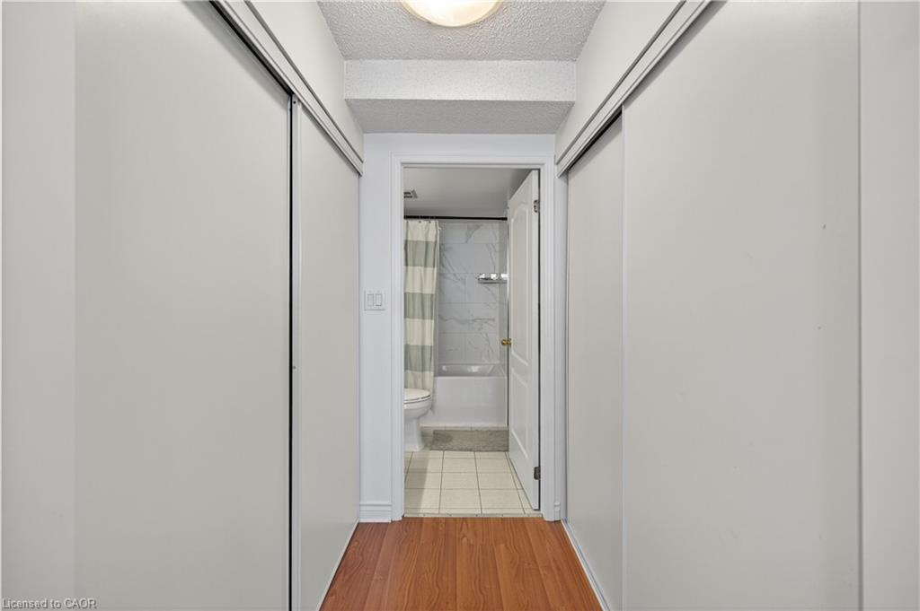 811-1276 Maple Crossing Boulevard, Burlington, ON - Indoor Photo Showing Bathroom