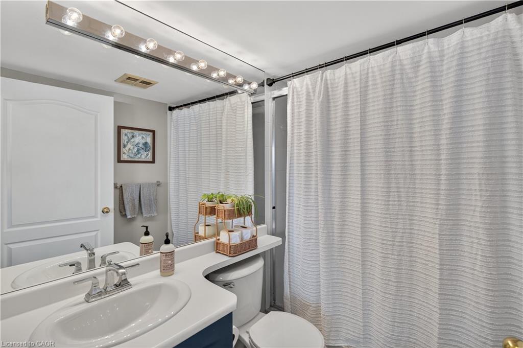 811-1276 Maple Crossing Boulevard, Burlington, ON - Indoor Photo Showing Bathroom