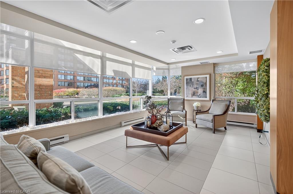 811-1276 Maple Crossing Boulevard, Burlington, ON - Indoor