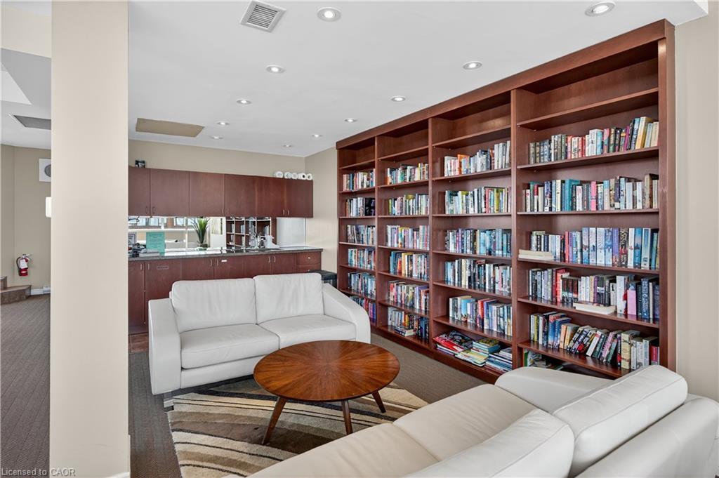 811-1276 Maple Crossing Boulevard, Burlington, ON - Indoor