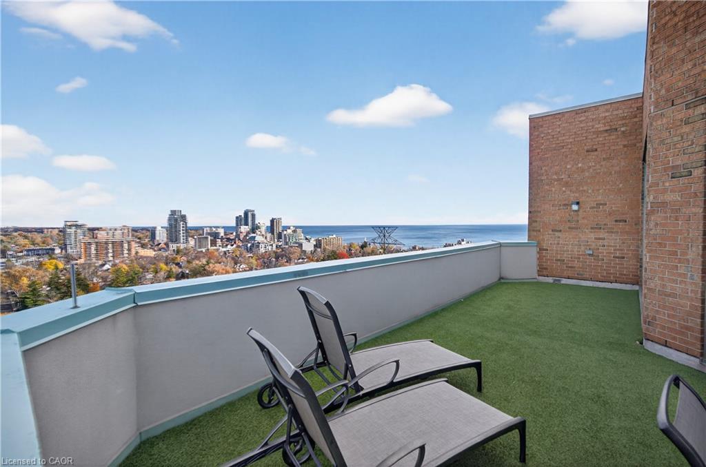 811-1276 Maple Crossing Boulevard, Burlington, ON - Outdoor With Body Of Water