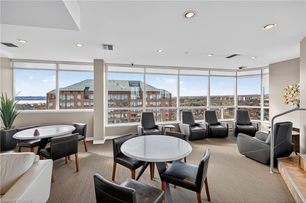811-1276 Maple Crossing Boulevard, Burlington, ON - Indoor