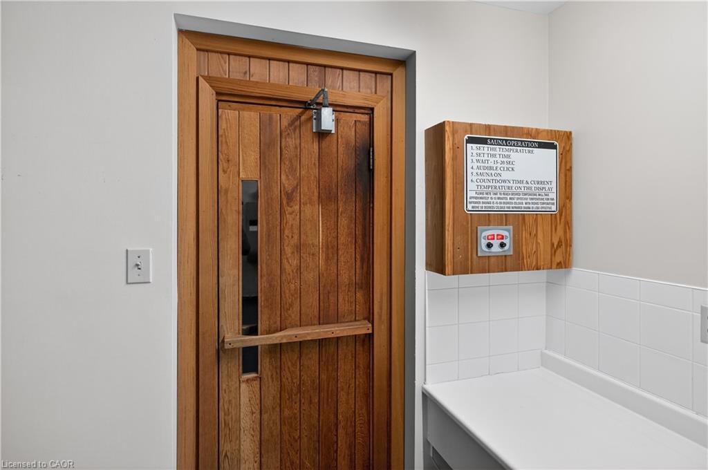 811-1276 Maple Crossing Boulevard, Burlington, ON - Indoor