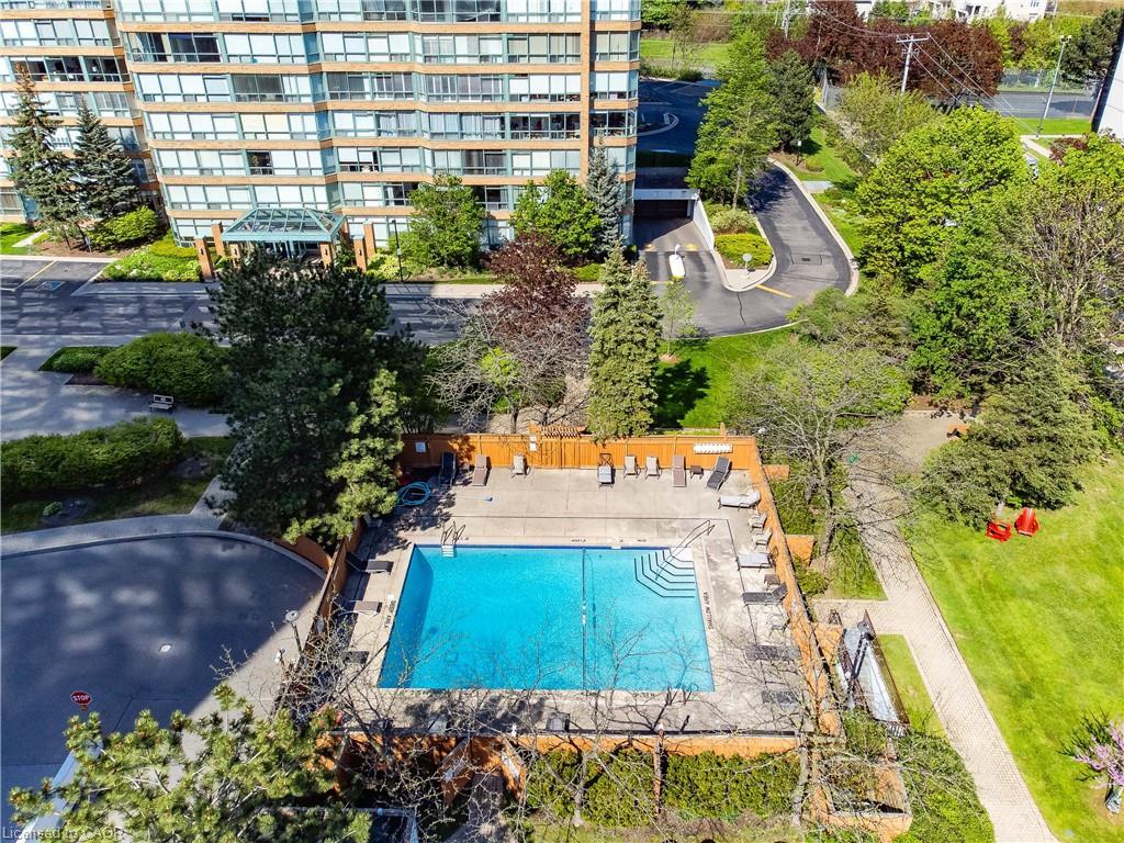 811-1276 Maple Crossing Boulevard, Burlington, ON - Outdoor With In Ground Pool