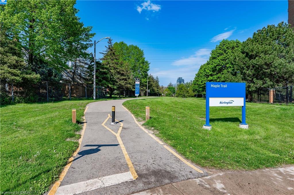 811-1276 Maple Crossing Boulevard, Burlington, ON - Outdoor