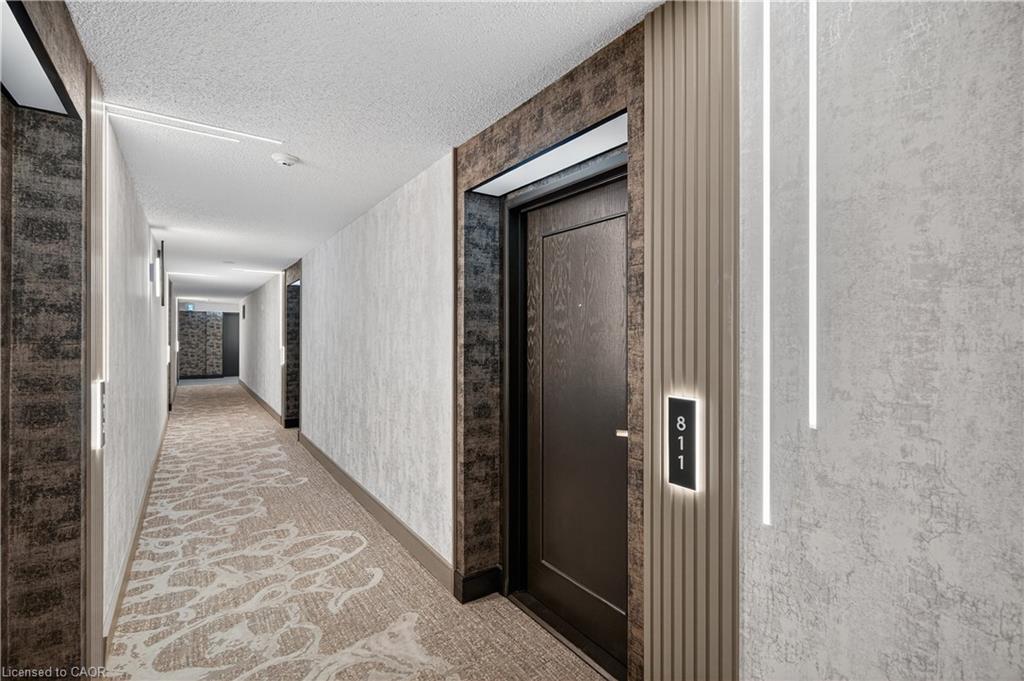 811-1276 Maple Crossing Boulevard, Burlington, ON - Indoor Photo Showing Other Room