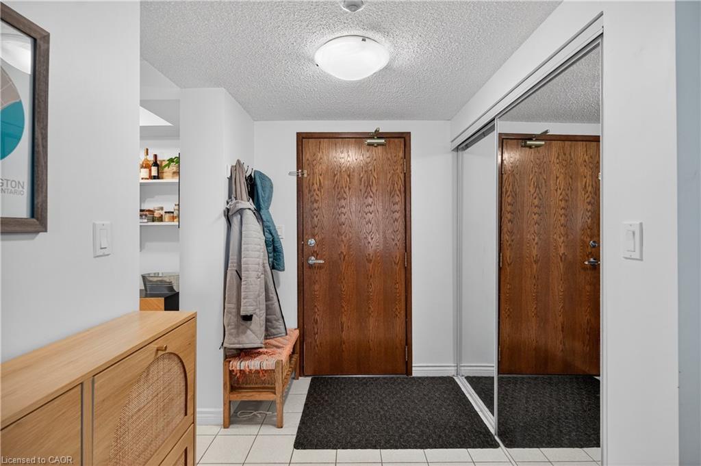 811-1276 Maple Crossing Boulevard, Burlington, ON - Indoor Photo Showing Other Room