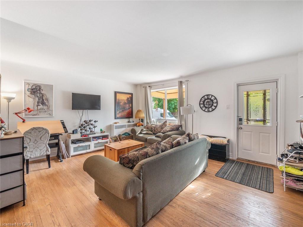 58 Woodland Avenue, St. Catharines, ON - Indoor Photo Showing Living Room
