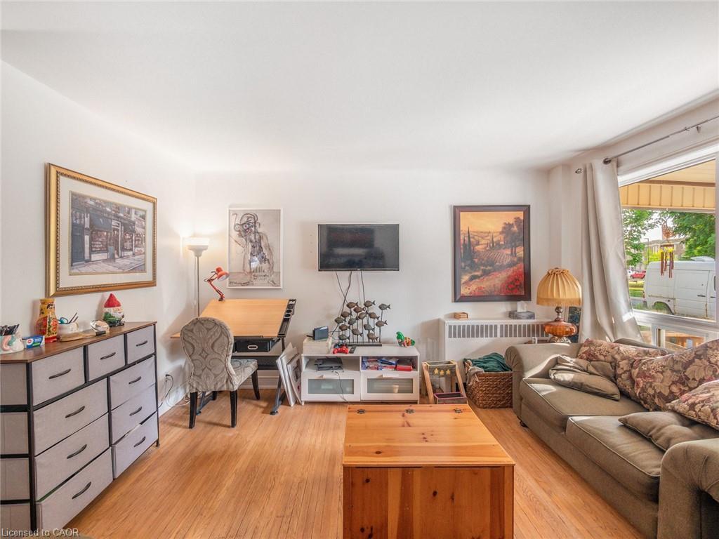 58 Woodland Avenue, St. Catharines, ON - Indoor Photo Showing Living Room