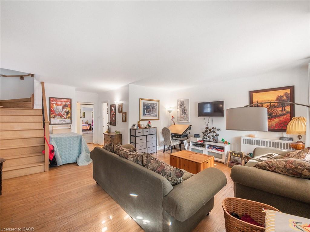 58 Woodland Avenue, St. Catharines, ON - Indoor Photo Showing Living Room