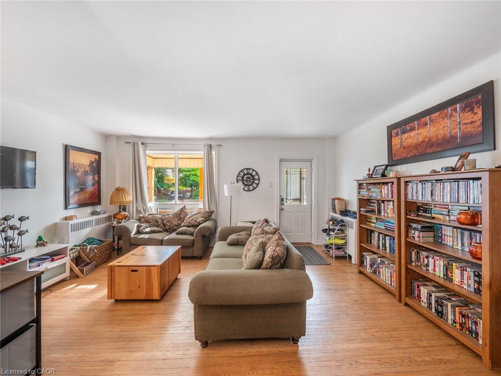 58 Woodland Avenue, St. Catharines, ON - Indoor Photo Showing Living Room