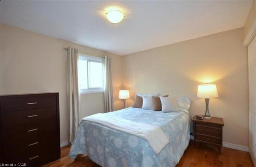 370 East 24Th Street, Hamilton, ON - Indoor Photo Showing Bedroom