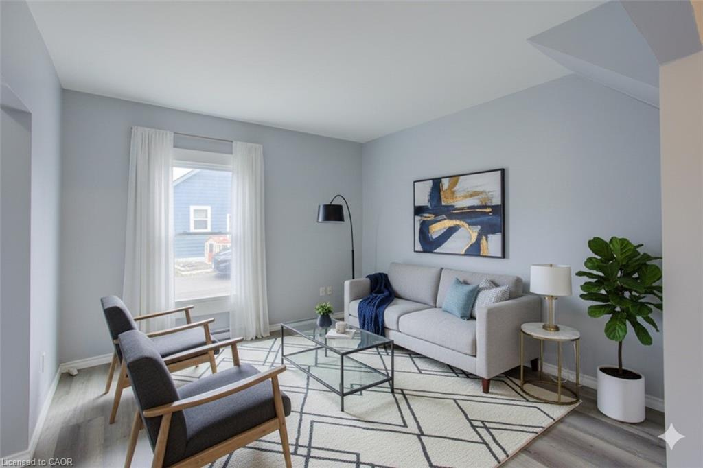 17 William Lane, Woodstock, ON - Indoor Photo Showing Living Room