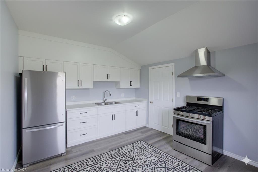 17 William Lane, Woodstock, ON - Indoor Photo Showing Kitchen With Double Sink