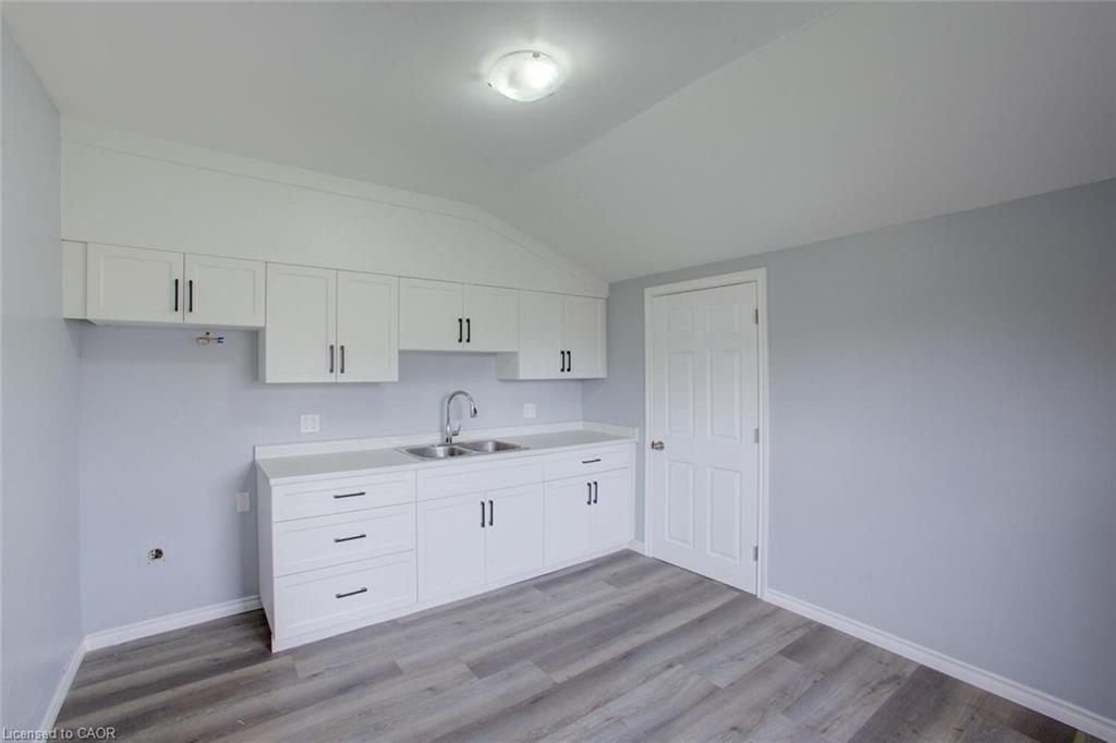 17 William Lane, Woodstock, ON - Indoor Photo Showing Kitchen With Double Sink