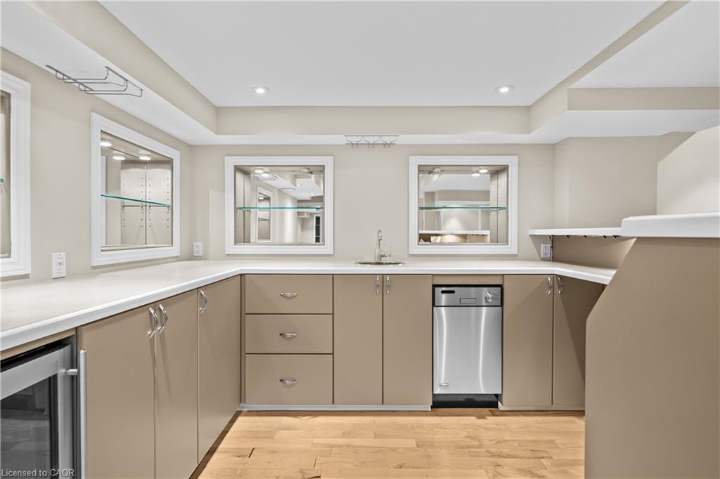 2531 Hogan Court, Burlington, ON - Indoor Photo Showing Other Room