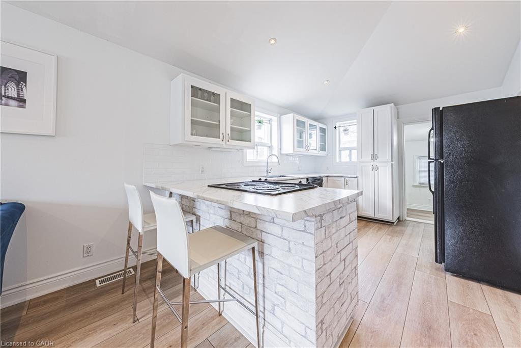 258 West 19Th Street, Hamilton, ON - Indoor Photo Showing Kitchen With Double Sink